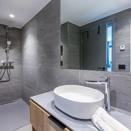 Bel 3 Pieces Avec Wifi, Garage Et Terrasse, Pied Des Pistes, Neuve A - Fr-1-694-331 *